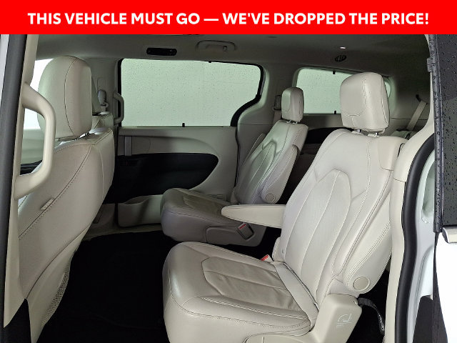 Used 2018 Chrysler Pacifica Touring-L FWD image 10