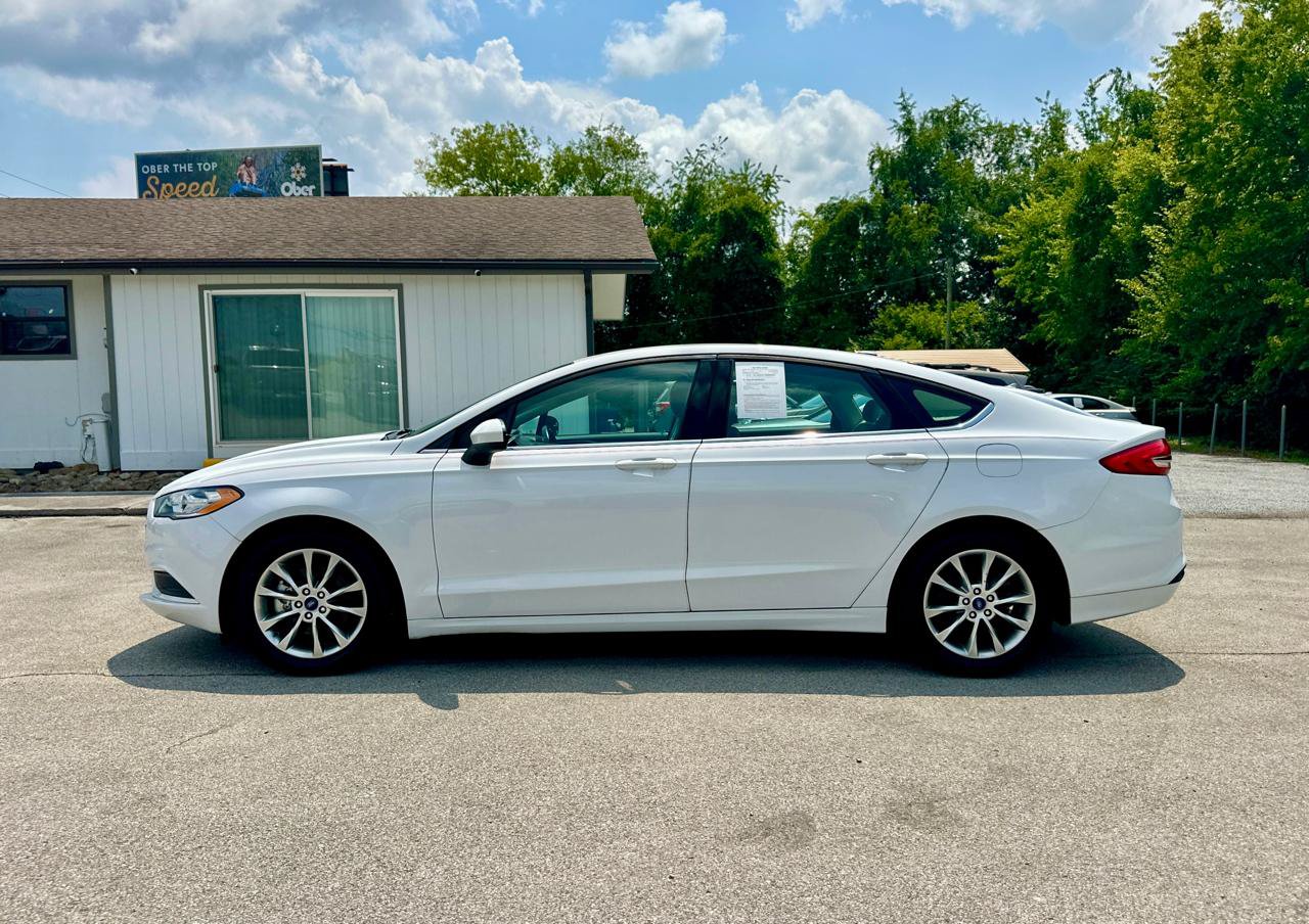 Used 2017 Ford Fusion SE w/ Fusion SE Technology Package FWD image 8