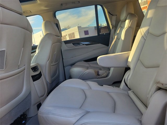 Used 2020 Cadillac Escalade Luxury w/ Escalade Sport Edition image 29