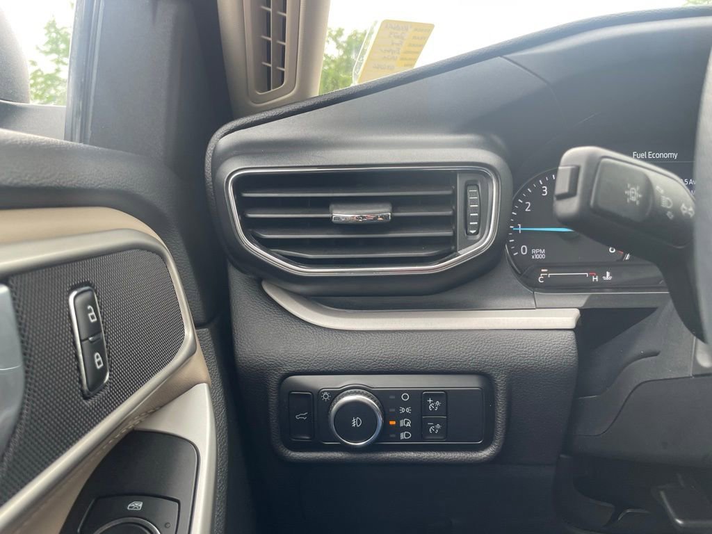 Used 2023 Ford Explorer XLT w/ Equipment Group 202A RWD image 13