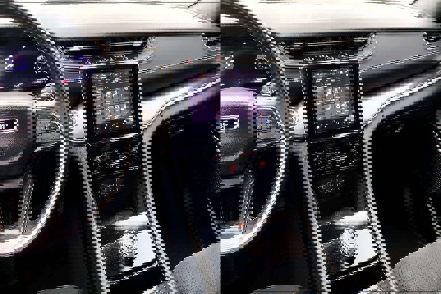 Used 2022 Jeep Grand Cherokee Altitude AWD/4WD image 7