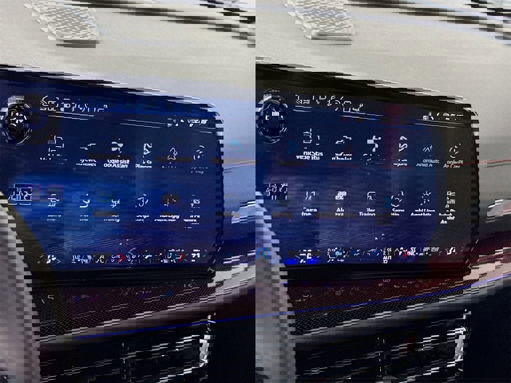 Used 2025 Chevrolet Traverse RS w/ LPO, Floor Liner Package image 9