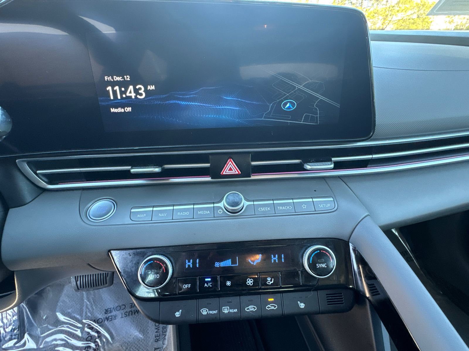 Certified 2025 Hyundai Elantra SEL image 28