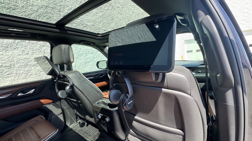 Used 2023 GMC Yukon XL Denali Ultimate image 10