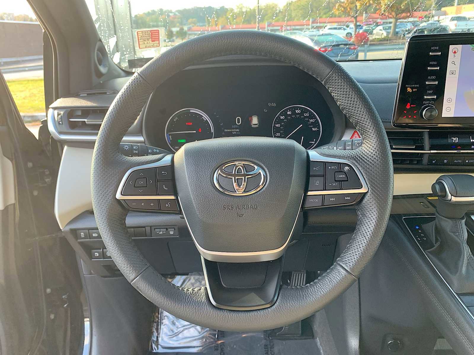 Used 2024 Toyota Sienna Limited image 11