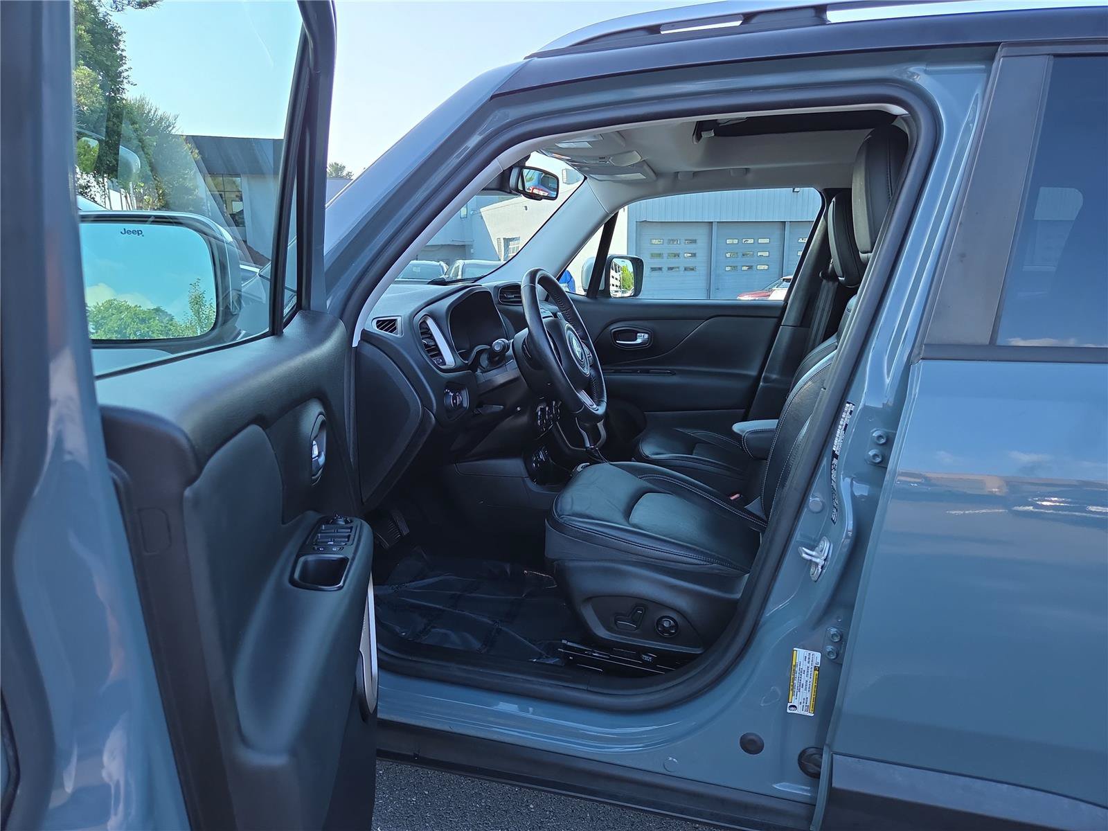 Used 2017 Jeep Renegade Limited AWD/4WD image 15