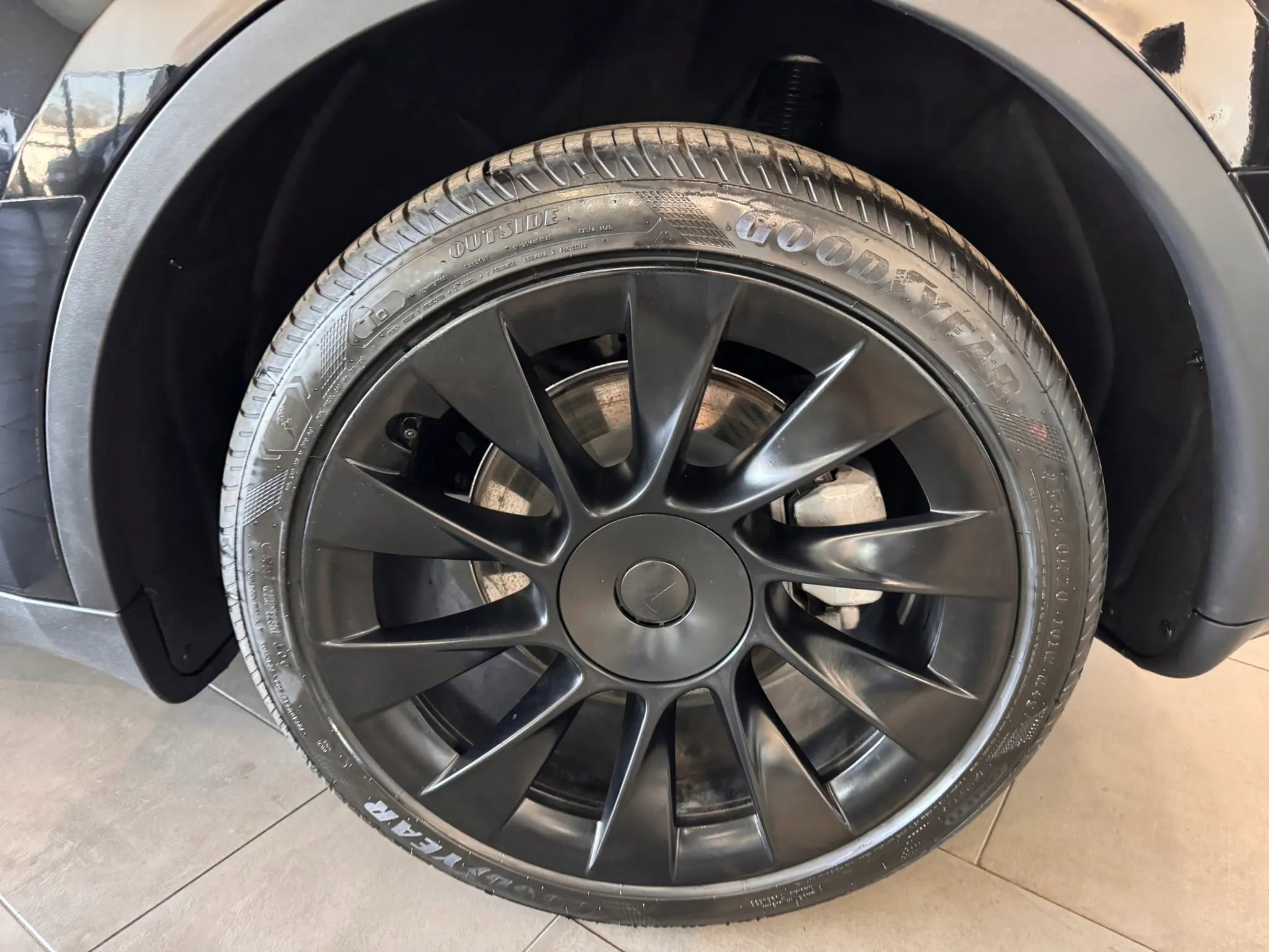 Used 2023 Tesla Model Y Long Range AWD/4WD image 40
