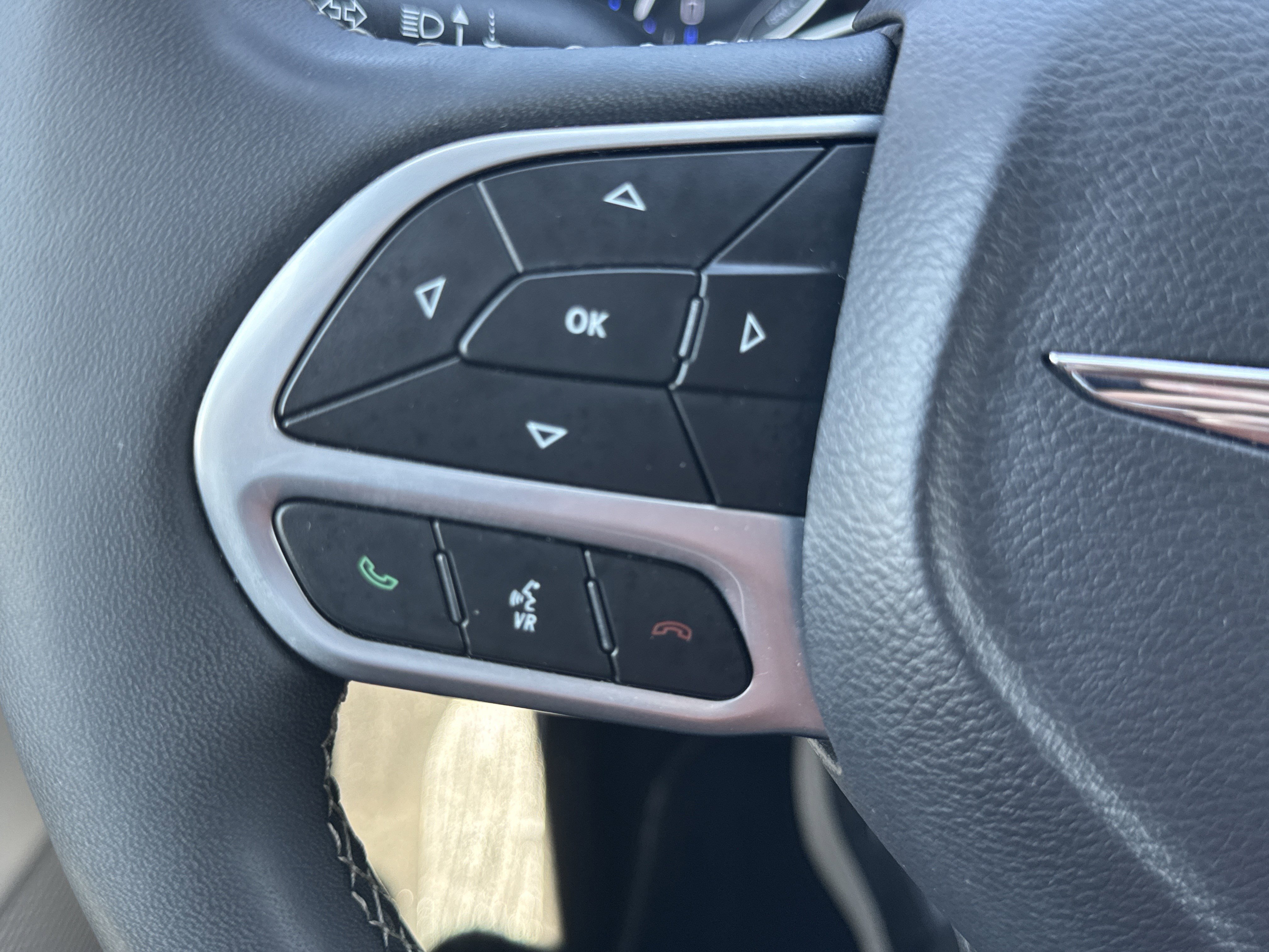 Used 2024 Chrysler Pacifica Touring-L image 31