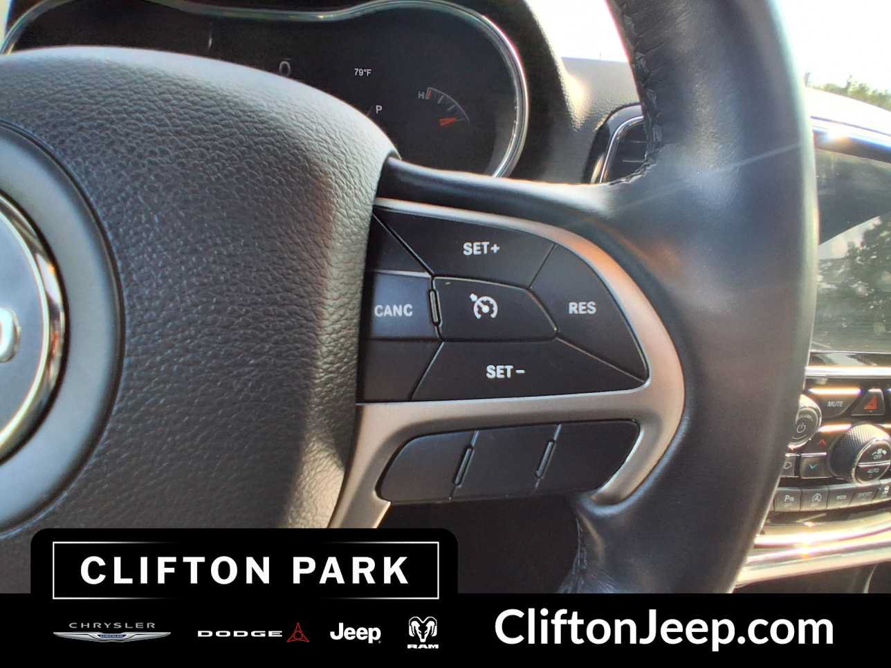 Used 2021 Jeep Grand Cherokee Laredo X AWD/4WD image 23