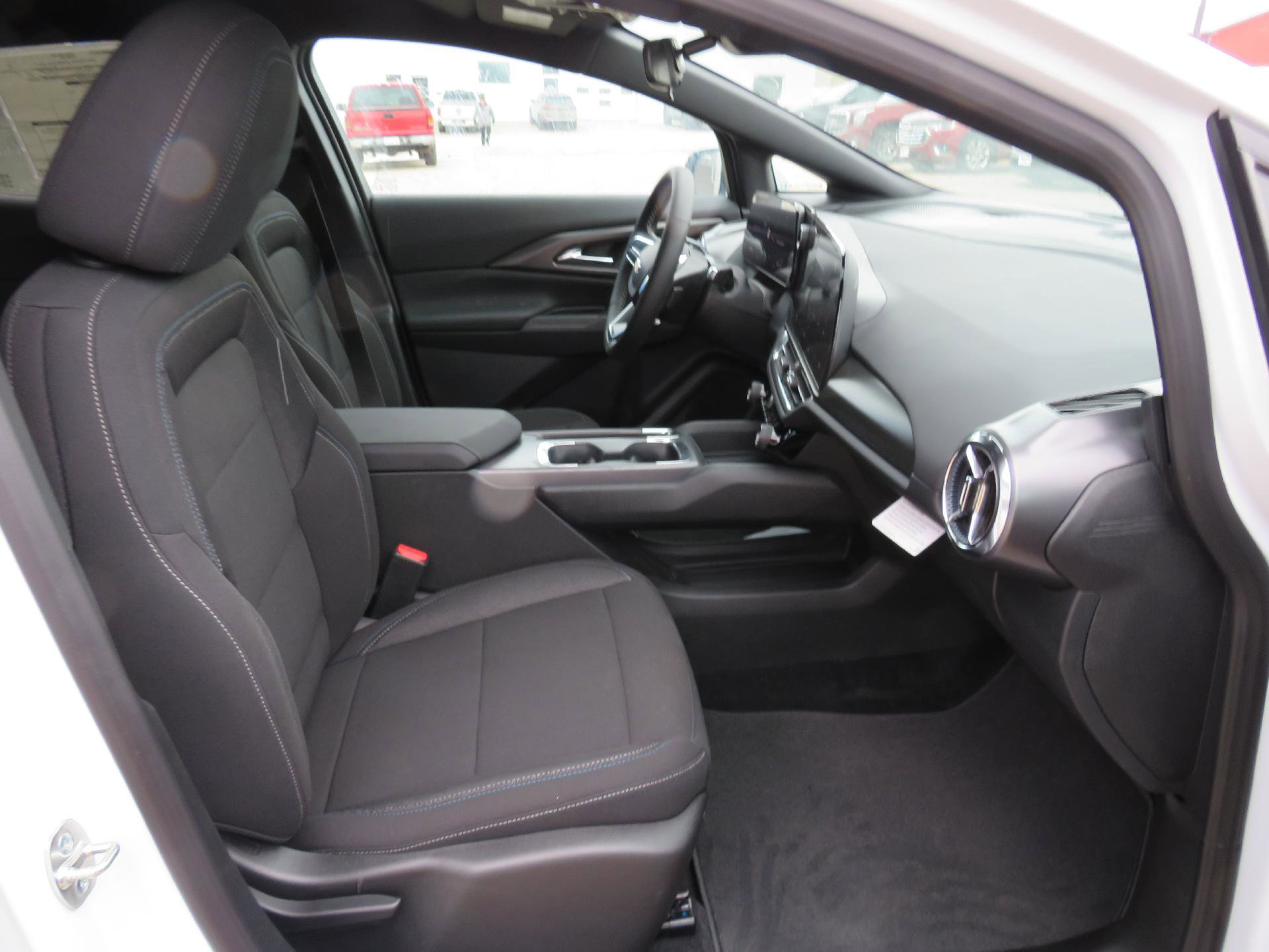 New 2026 Chevrolet Equinox EV LT image 10