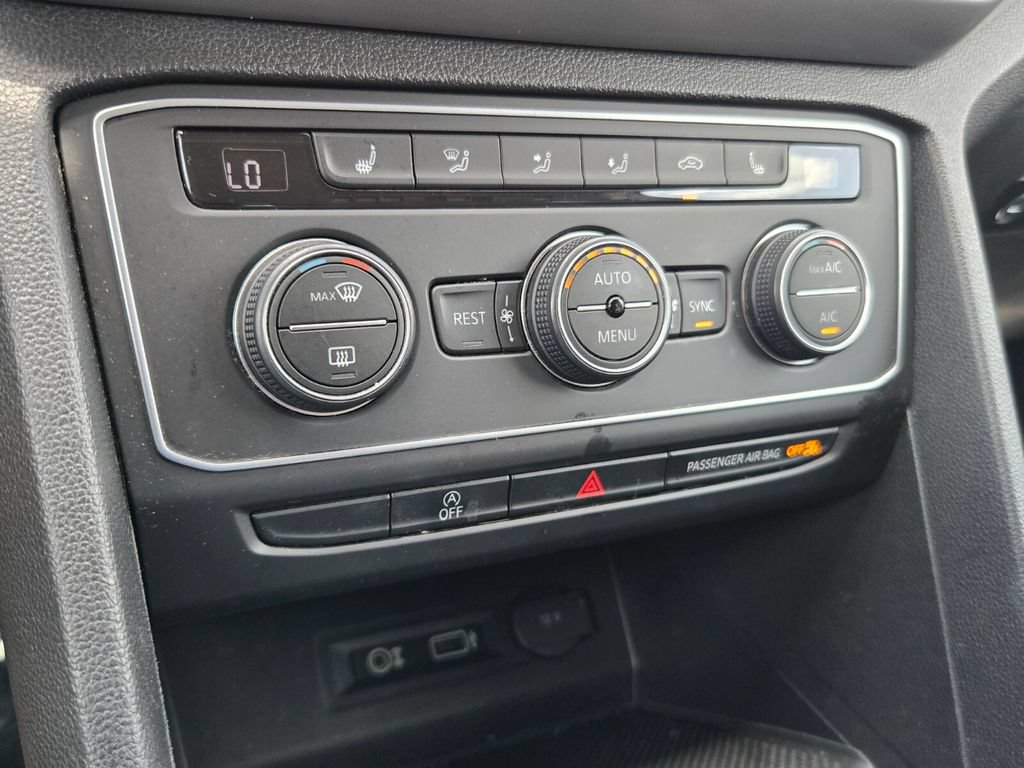 Used 2019 Volkswagen Atlas SE w/ Towing Package FWD image 18