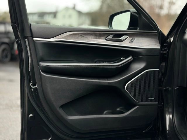 Used 2023 Jeep Grand Cherokee L Limited w/ Luxury Tech Group II image 9