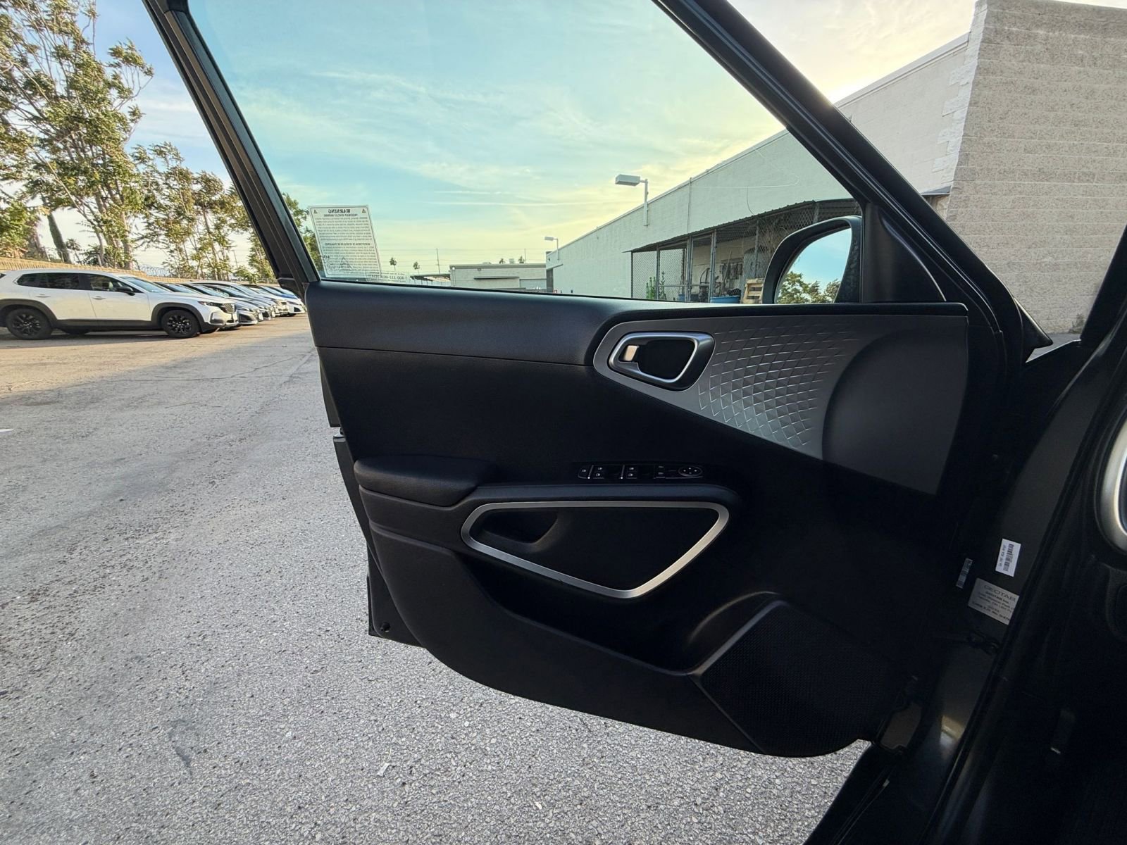 Used 2025 Kia Soul LX w/ LX Technology Package image 18