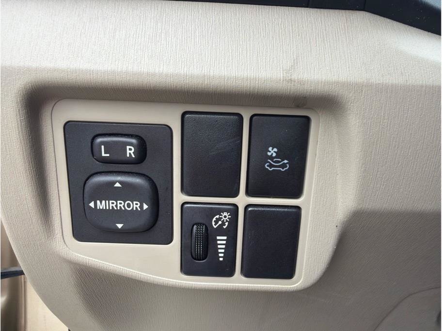 Used 2011 Toyota Prius Four w/ Solar Roof Pkg FWD image 19