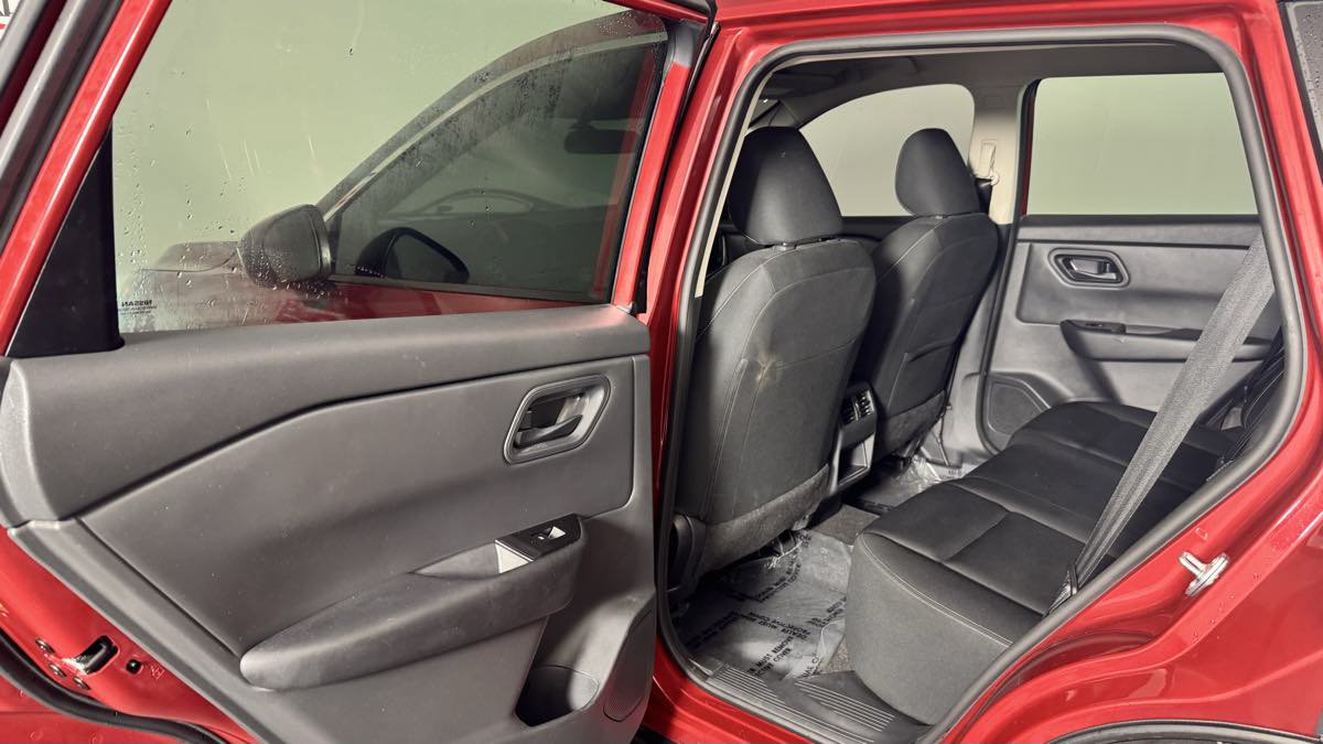 Used 2025 Nissan Rogue S AWD/4WD image 25
