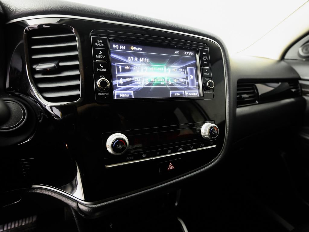 Used 2020 Mitsubishi Outlander ES image 25