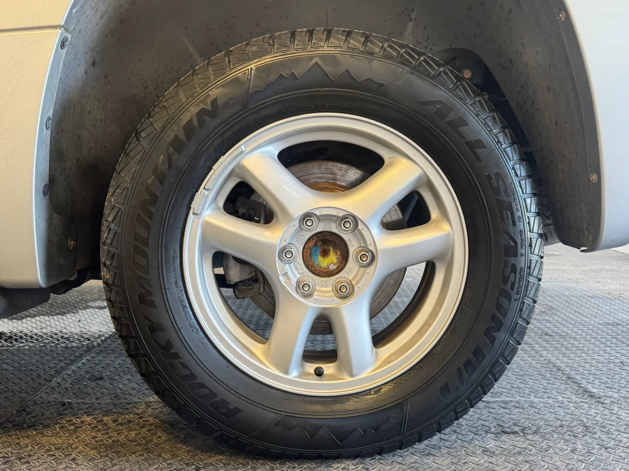 Used 2004 GMC Envoy XUV SLE w/ 1SB Preferred Equipment Group AWD/4WD image 37