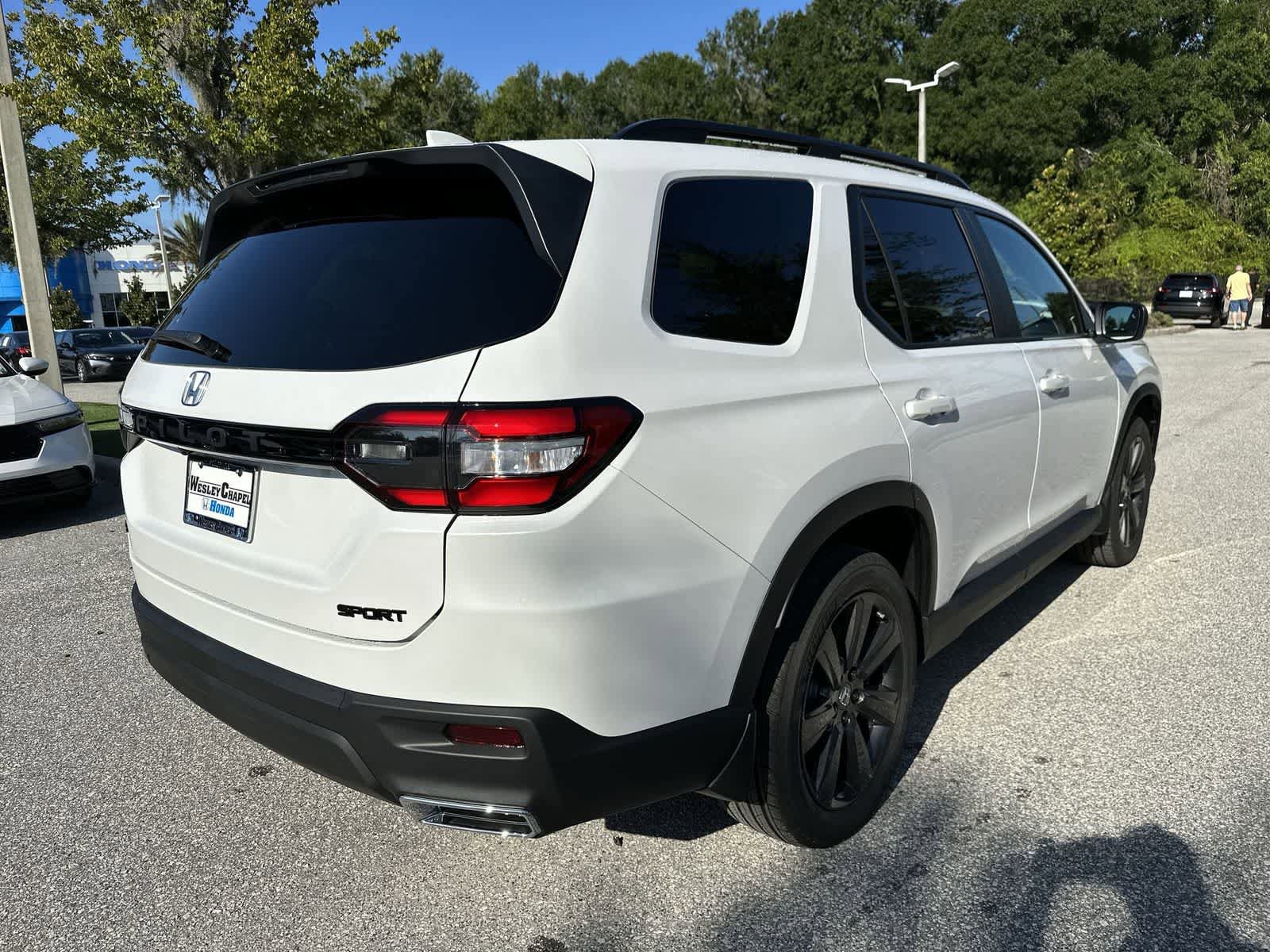 Used 2023 Honda Pilot Sport image 9