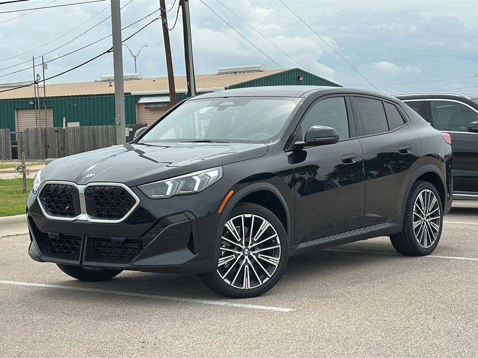 New 2026 BMW X2 xDrive28i w/ Technology Package AWD/4WD image 2