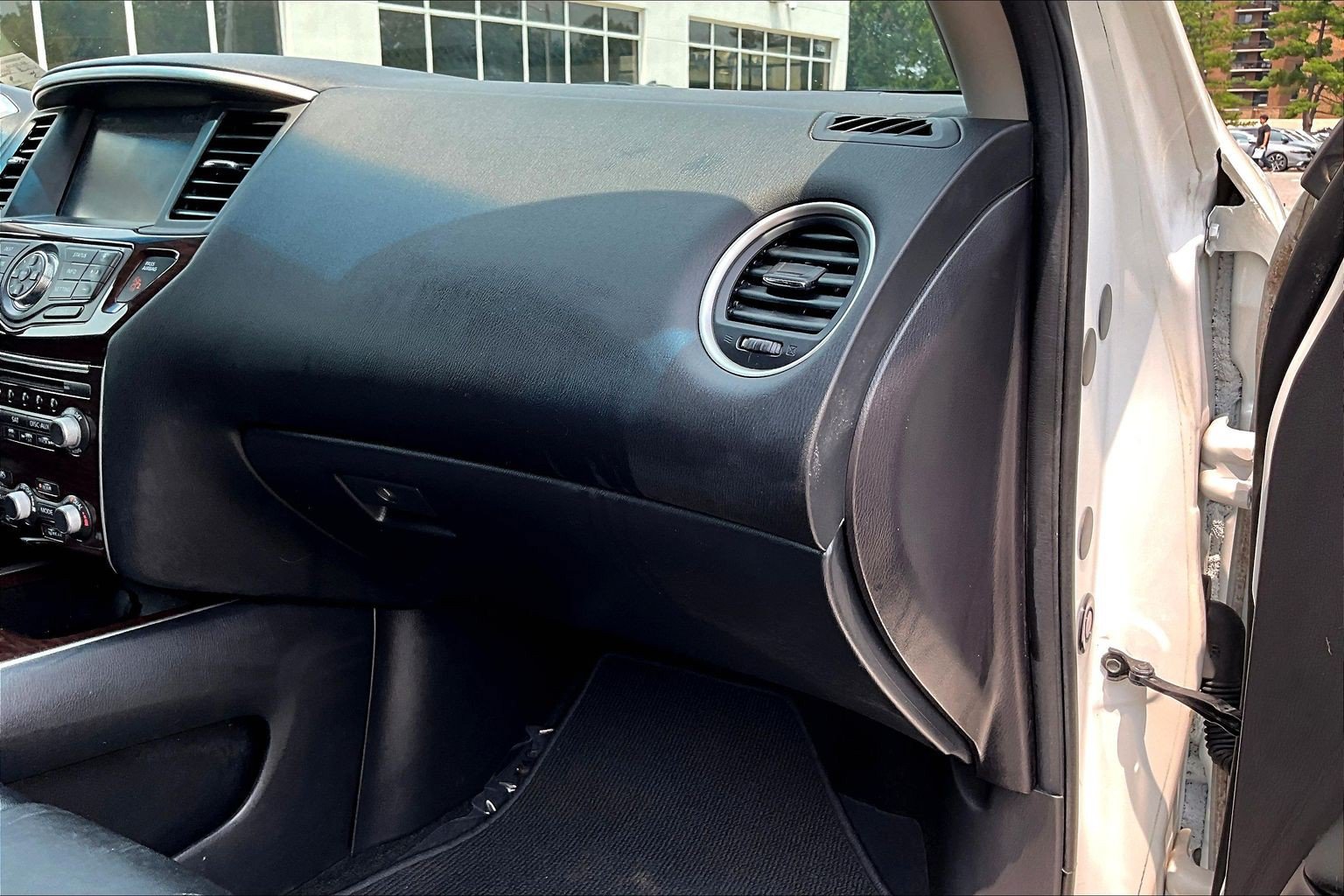 Used 2015 Nissan Pathfinder Platinum w/ Cargo Package FWD image 16