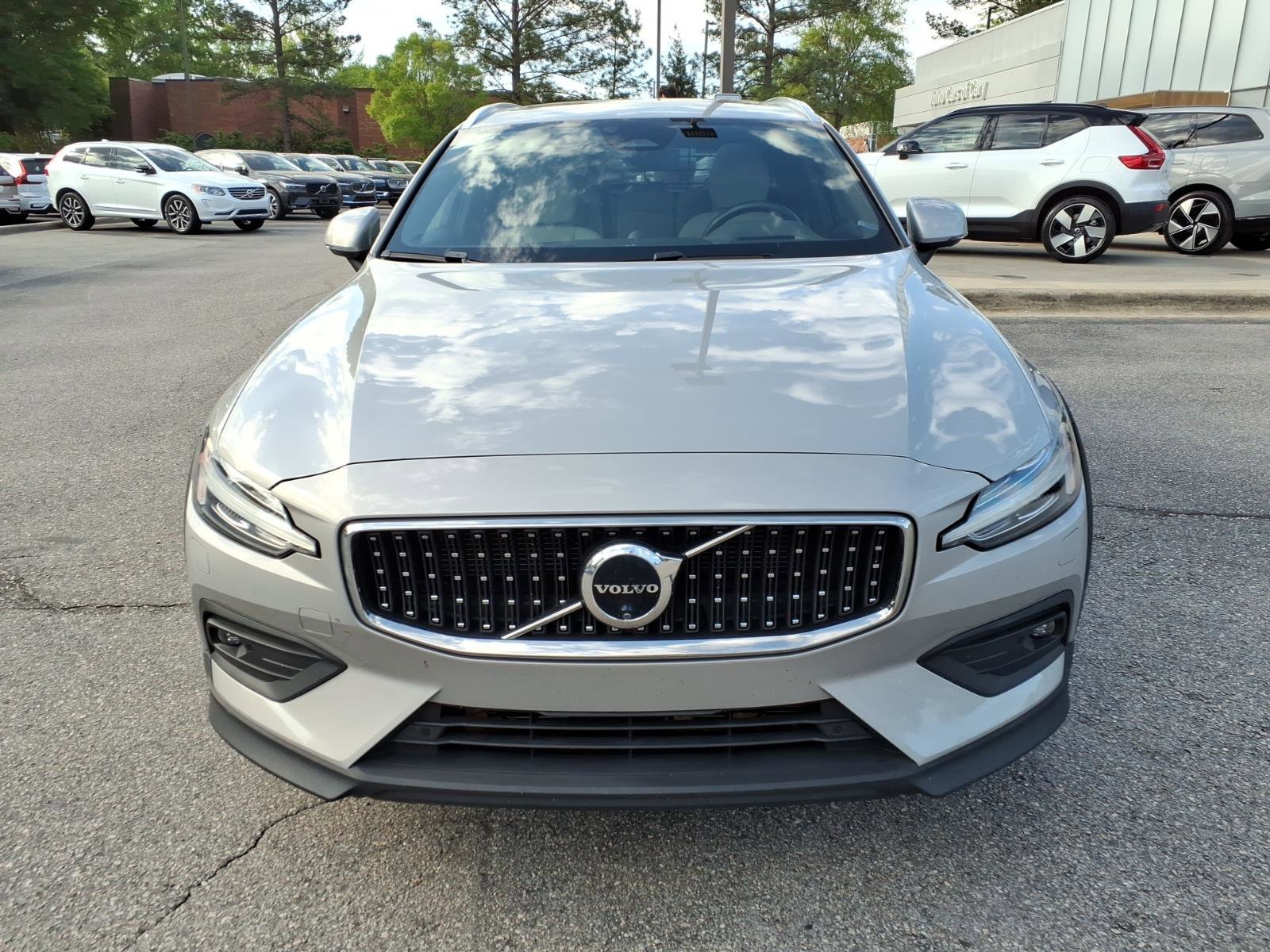 Used 2024 Volvo V60 B5 Cross Country Ultimate image 10