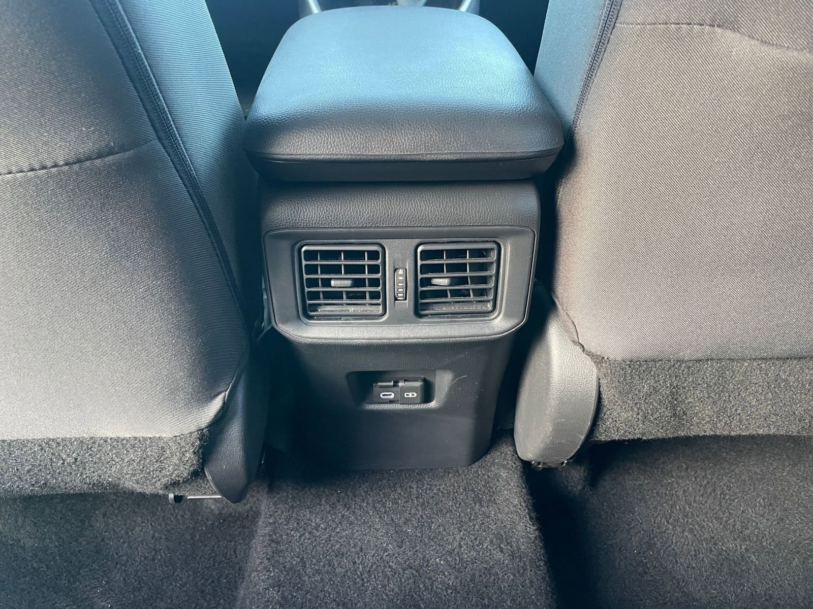 Used 2025 Toyota RAV4 XLE image 24