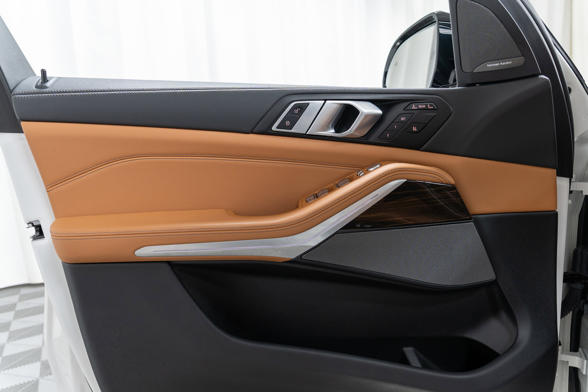 Certified 2024 BMW X7 xDrive40i w/ M Sport Package image 11