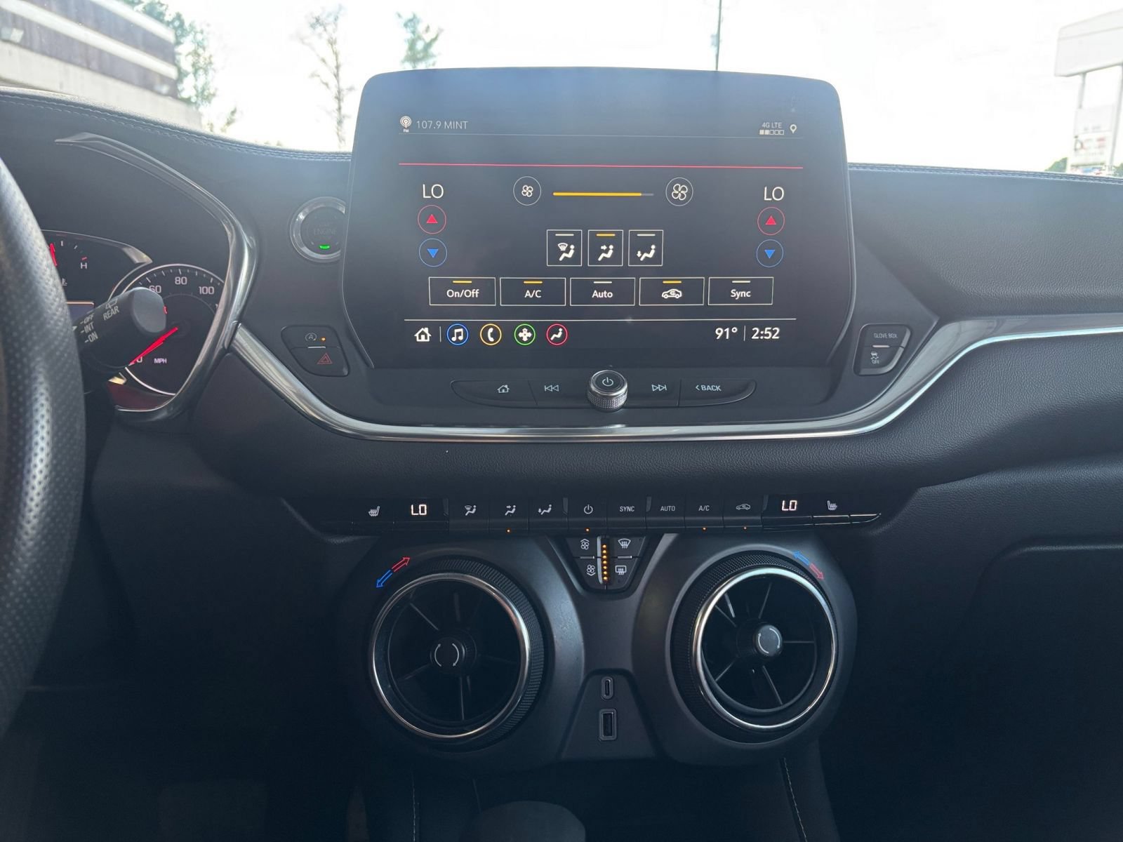 Used 2025 Chevrolet Blazer LT FWD image 16