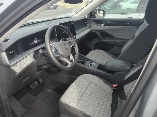 Used 2025 Volkswagen Tiguan S image 17