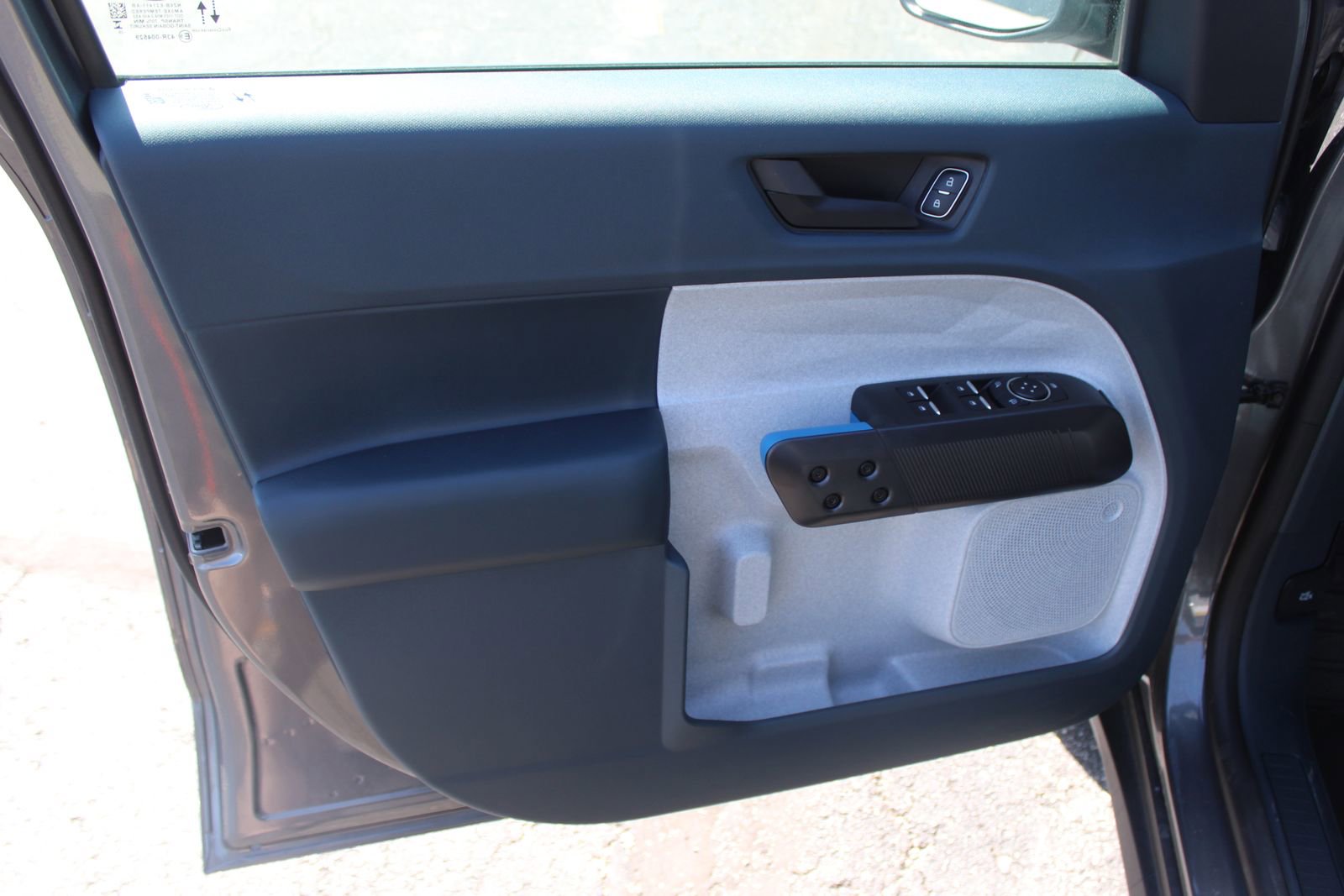 New 2025 Ford Maverick XLT w/ XLT Luxury Package FWD image 22
