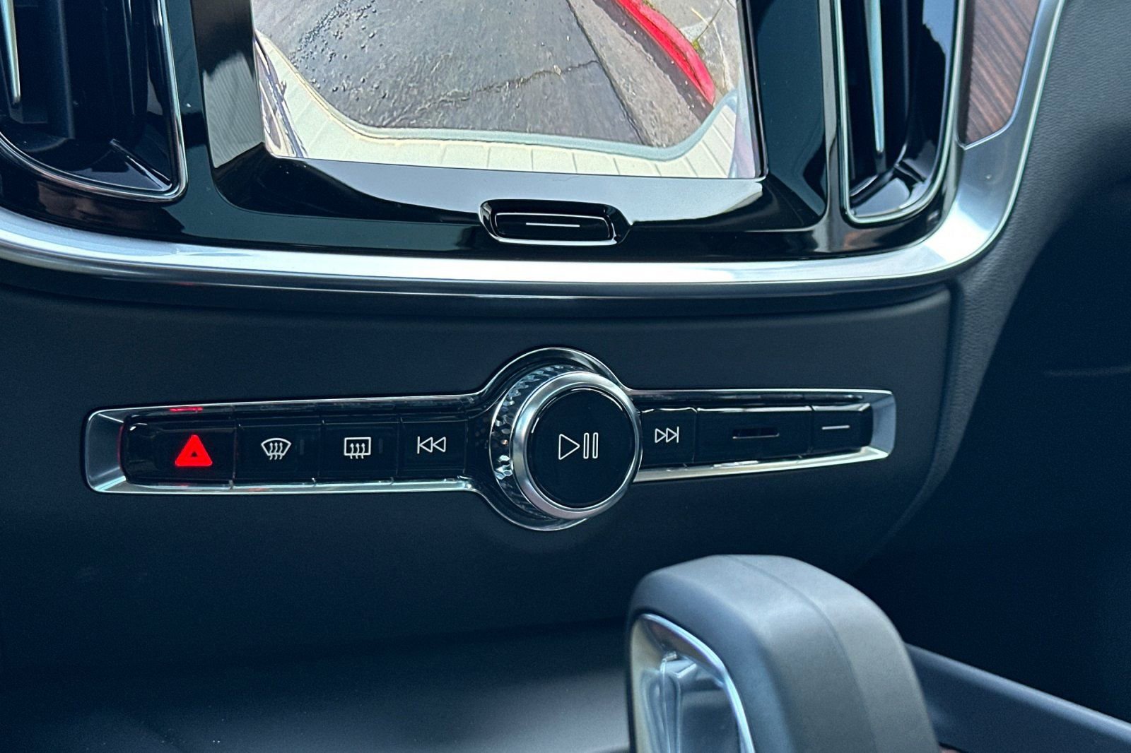 New 2026 Volvo V60 B5 Cross Country Plus w/ Climate Package image 23