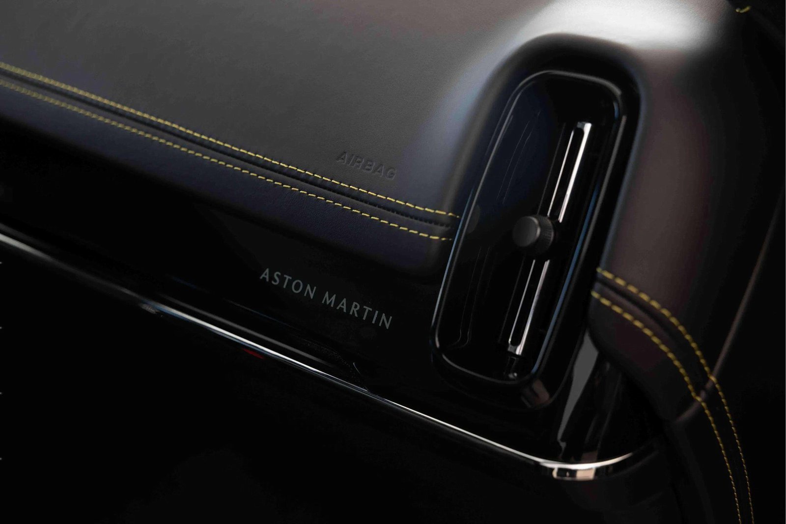 New 2025 Aston Martin DBX 707 image 22