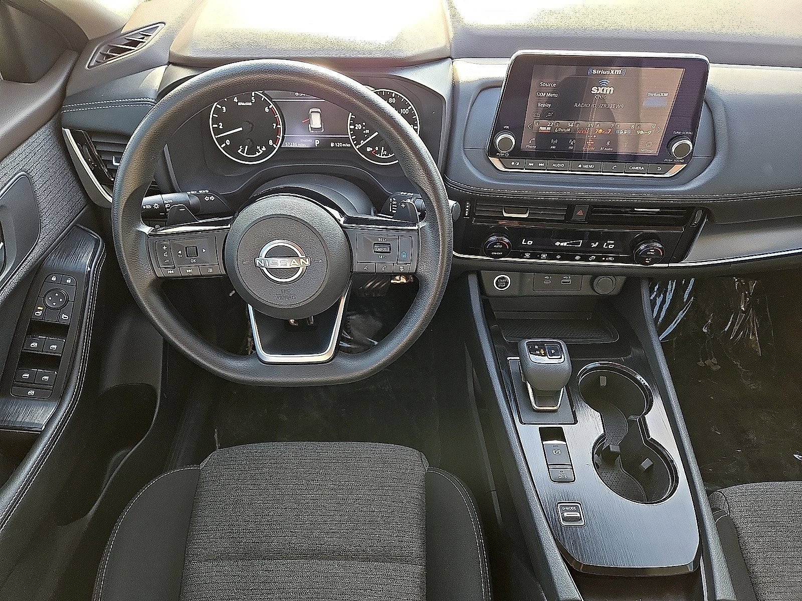 Used 2022 Nissan Rogue SV FWD image 17