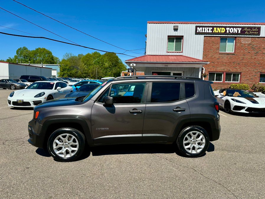 Used 2017 Jeep Renegade Latitude AWD/4WD image 5