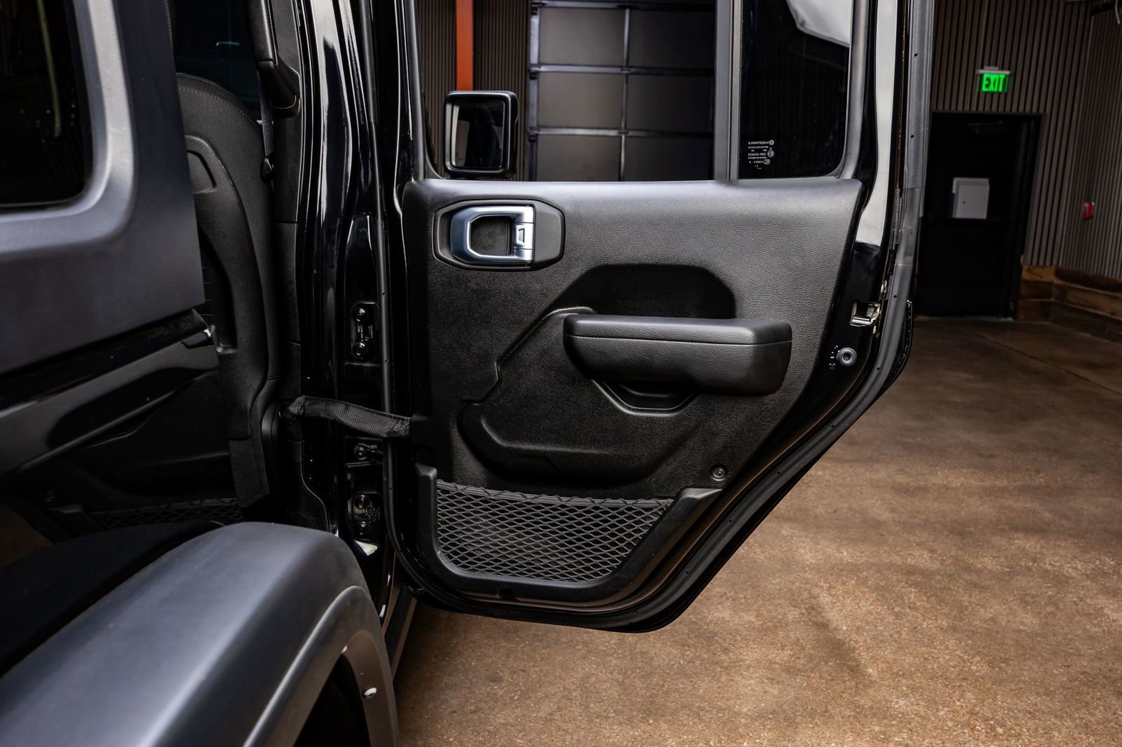 Used 2022 Jeep Wrangler Unlimited Rubicon AWD/4WD image 36