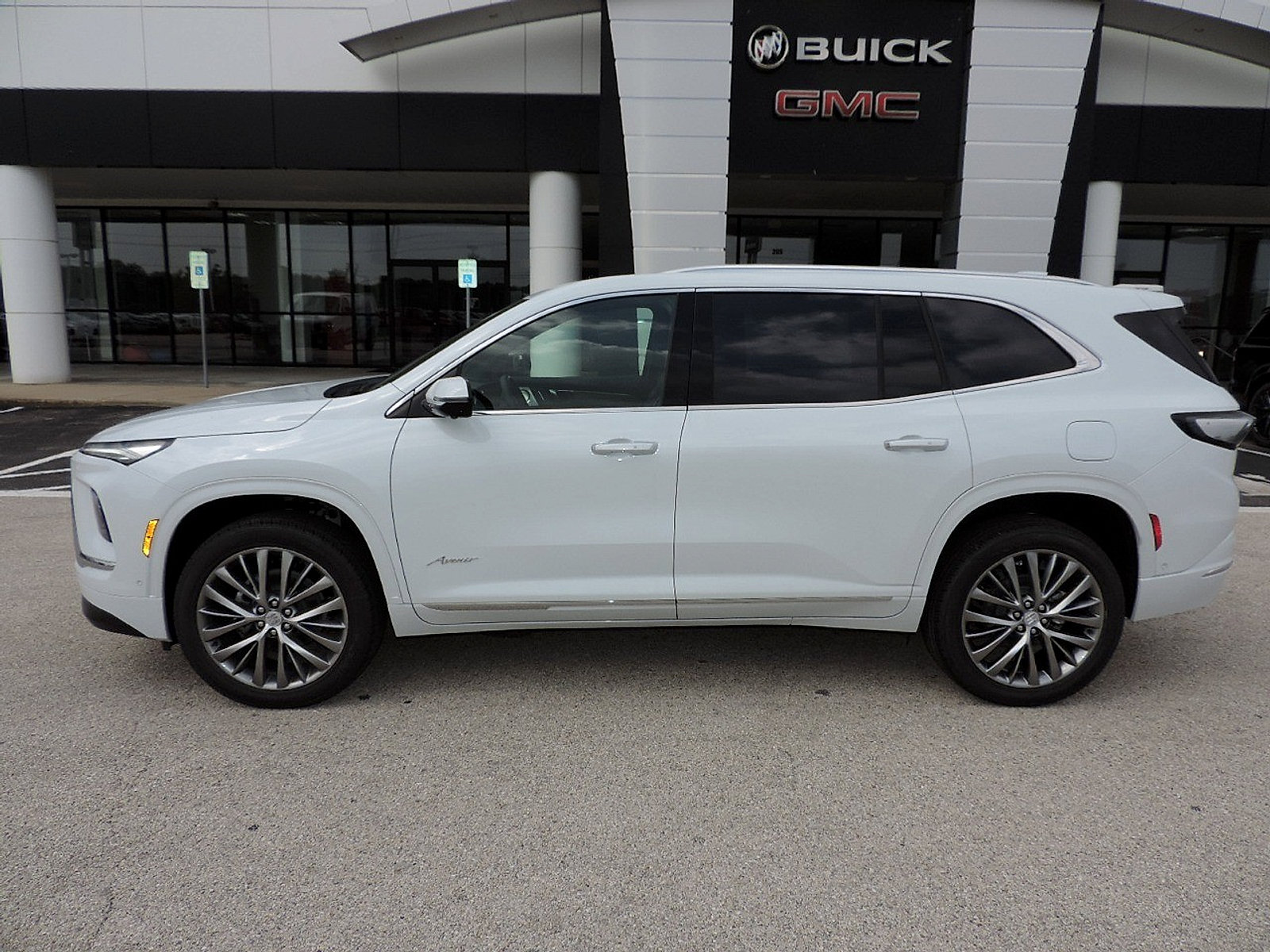 New 2026 Buick Enclave Avenir w/ Super Cruise Package FWD image 8