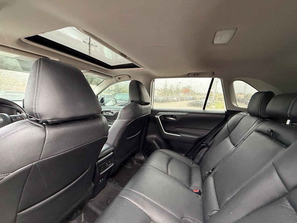 Used 2022 Toyota RAV4 XLE w/ Convenience Package FWD image 23