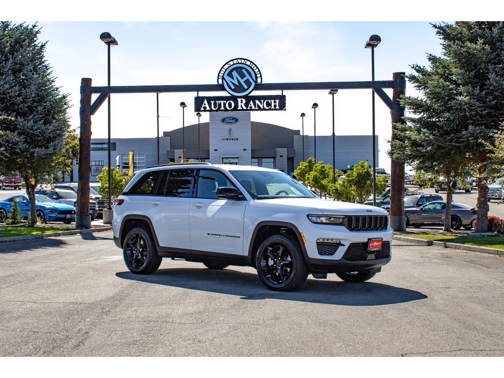 New 2025 Jeep Grand Cherokee Limited w/ Black Appearance Package