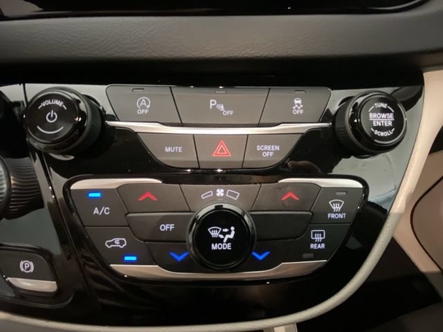 Used 2021 Chrysler Voyager LX w/ Cold Weather Group FWD image 18