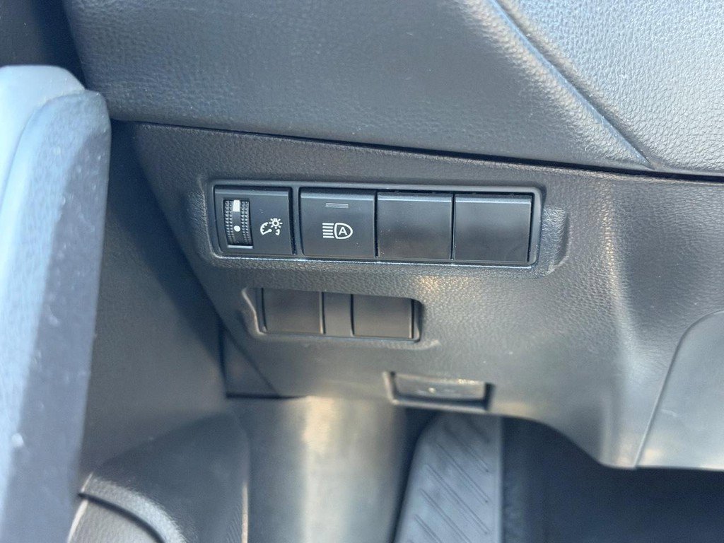 Used 2023 Toyota Corolla Cross LE w/ Moonroof Package image 16