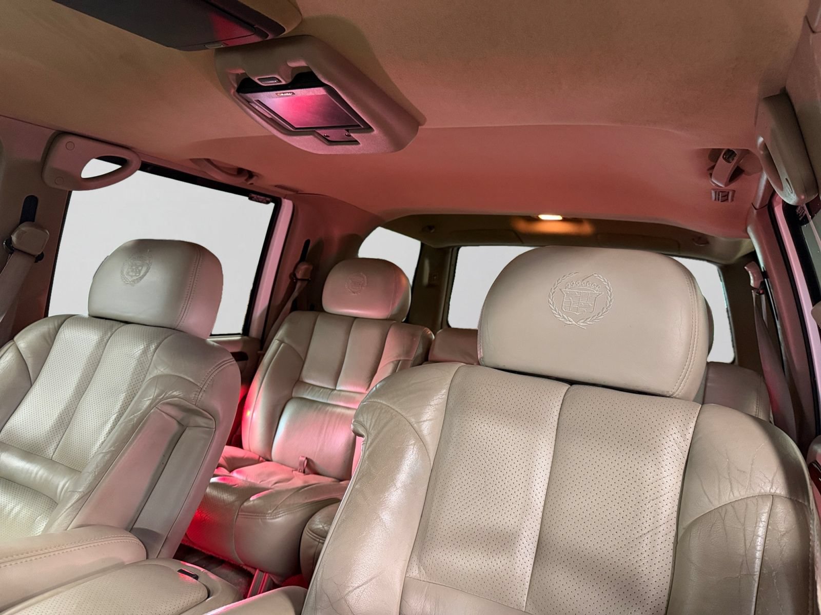 Used 2000 Cadillac Escalade 4WD image 37