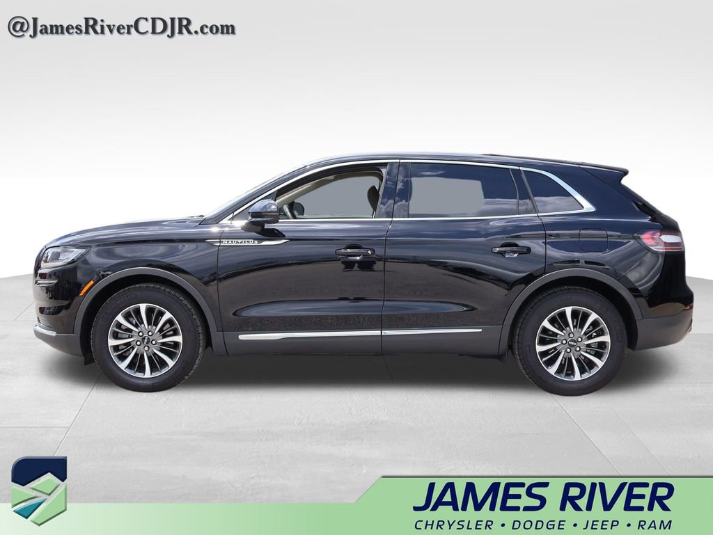 Used 2023 Lincoln Nautilus FWD image 2