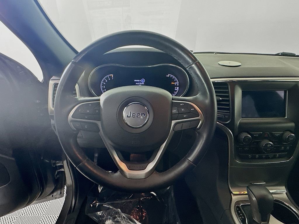 Used 2019 Jeep Grand Cherokee Laredo w/ Security & Convenience Group AWD/4WD image 16