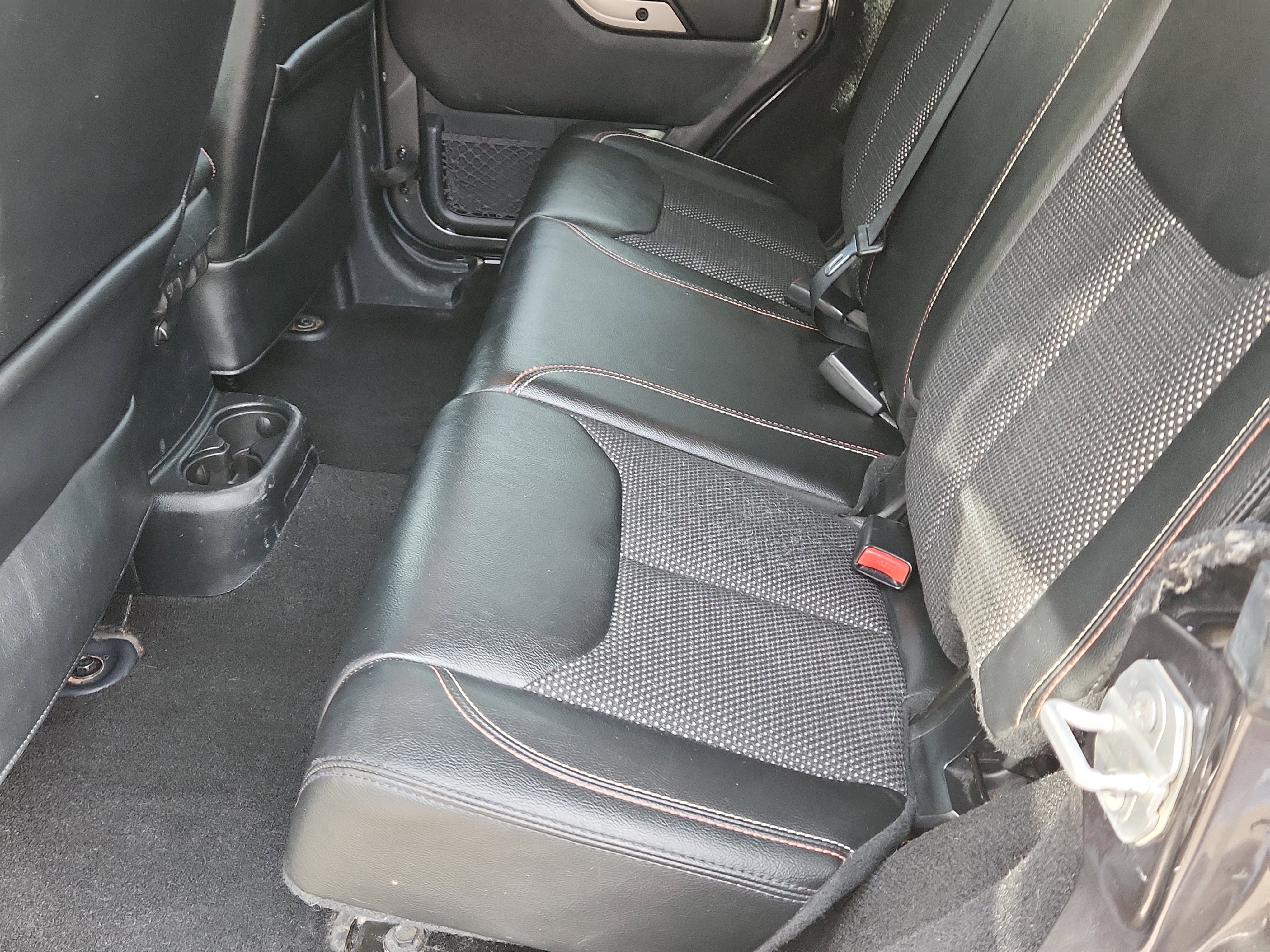 Used 2016 Jeep Wrangler Unlimited Sahara image 9