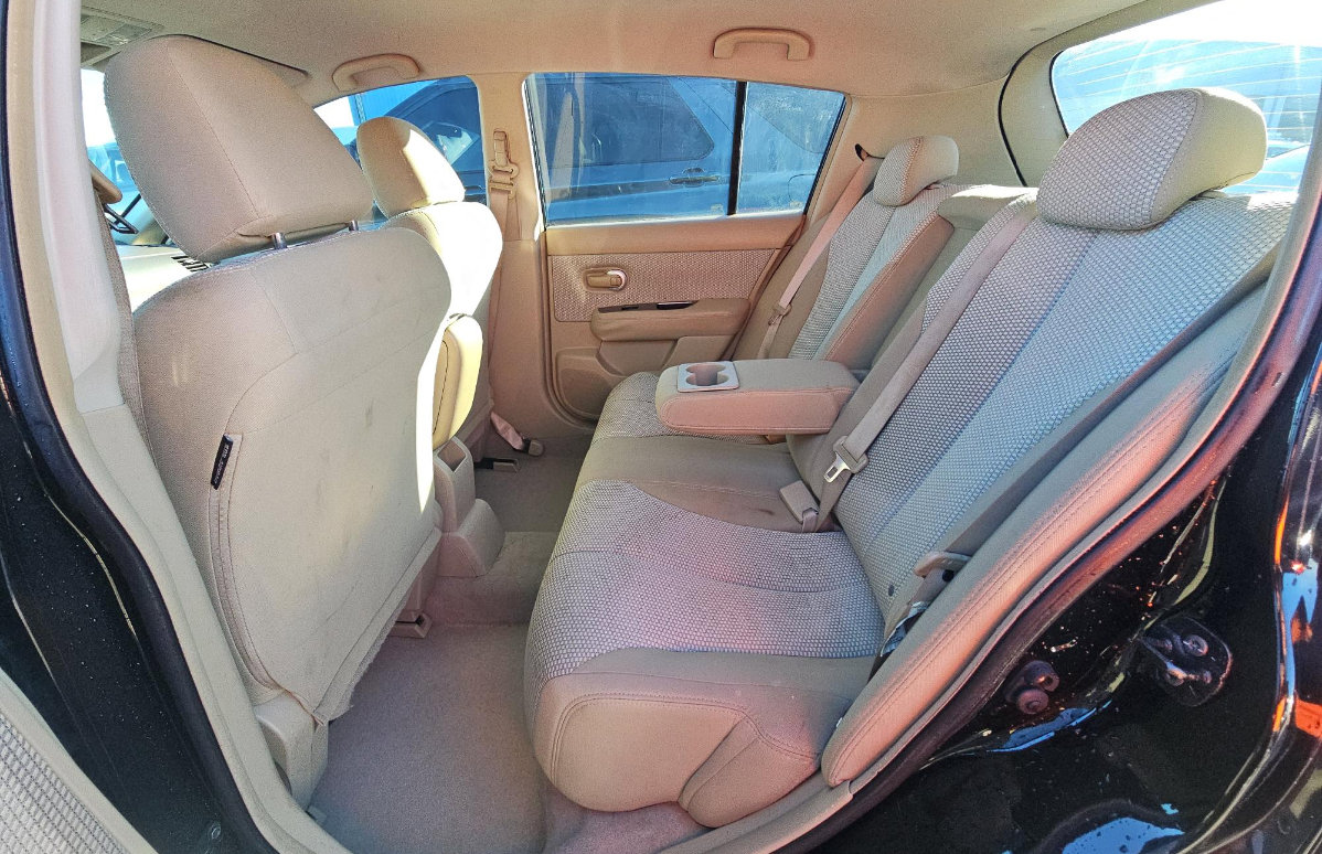 Used 2009 Nissan Versa S w/ Convenience Pkg image 11