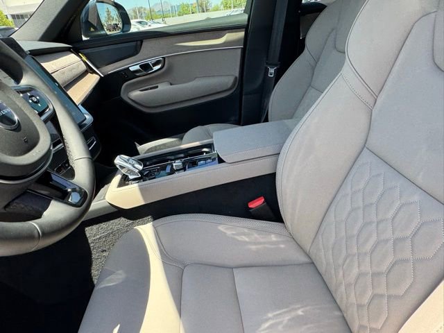 New 2025 Volvo XC90 B6 Plus w/ Protection Package Premier image 15