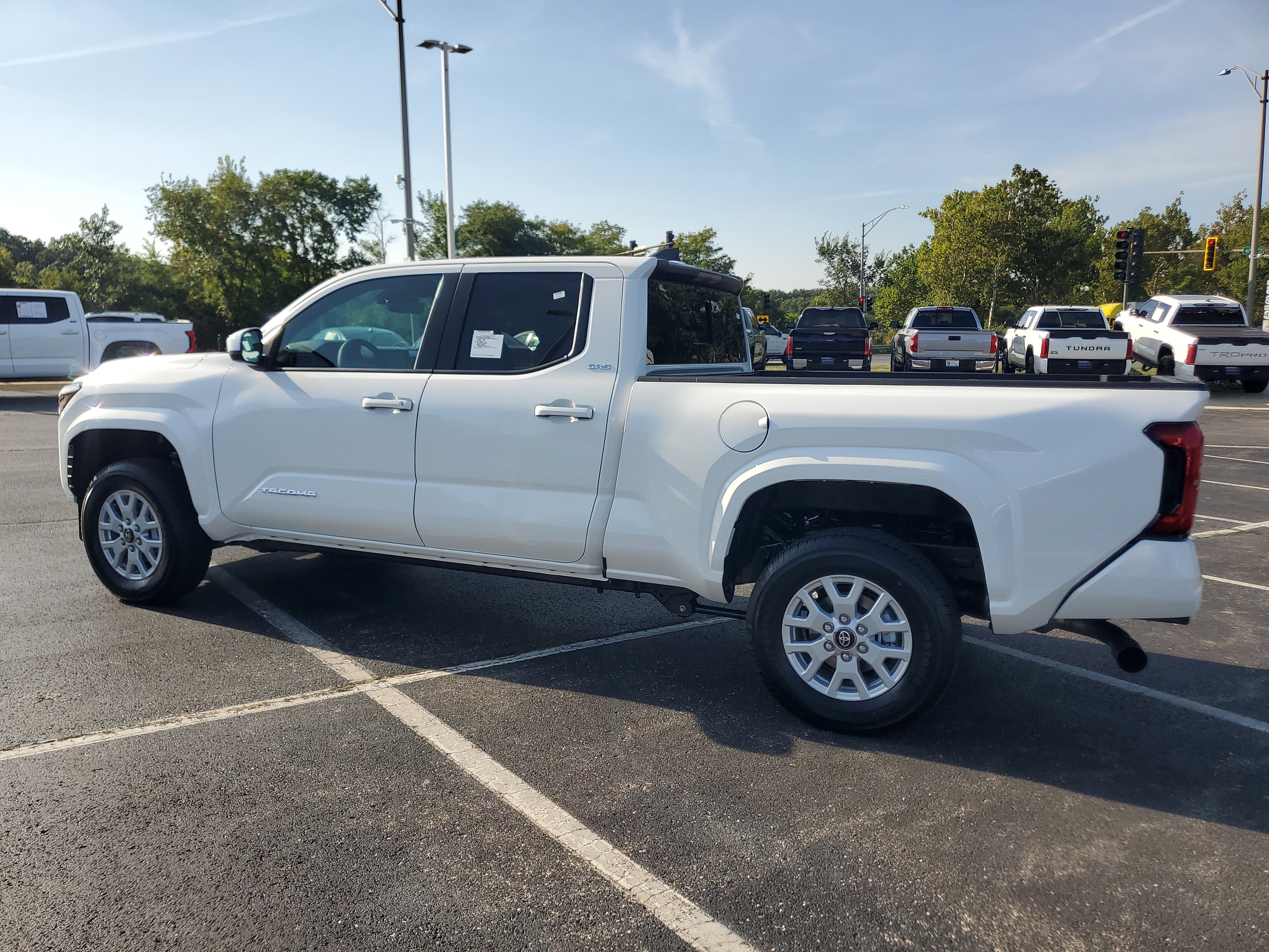 Used 2025 Toyota Tacoma SR5 image 4