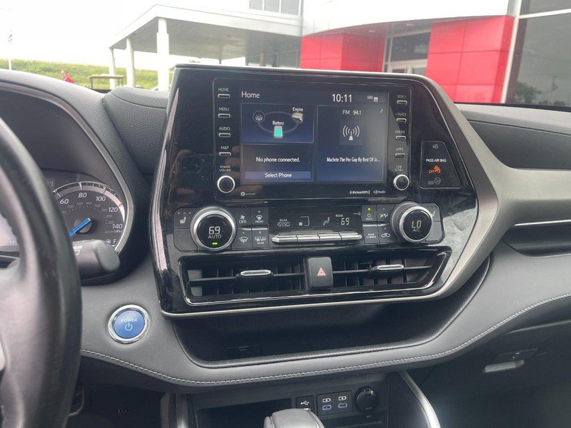 Used 2022 Toyota Highlander XLE AWD/4WD image 16