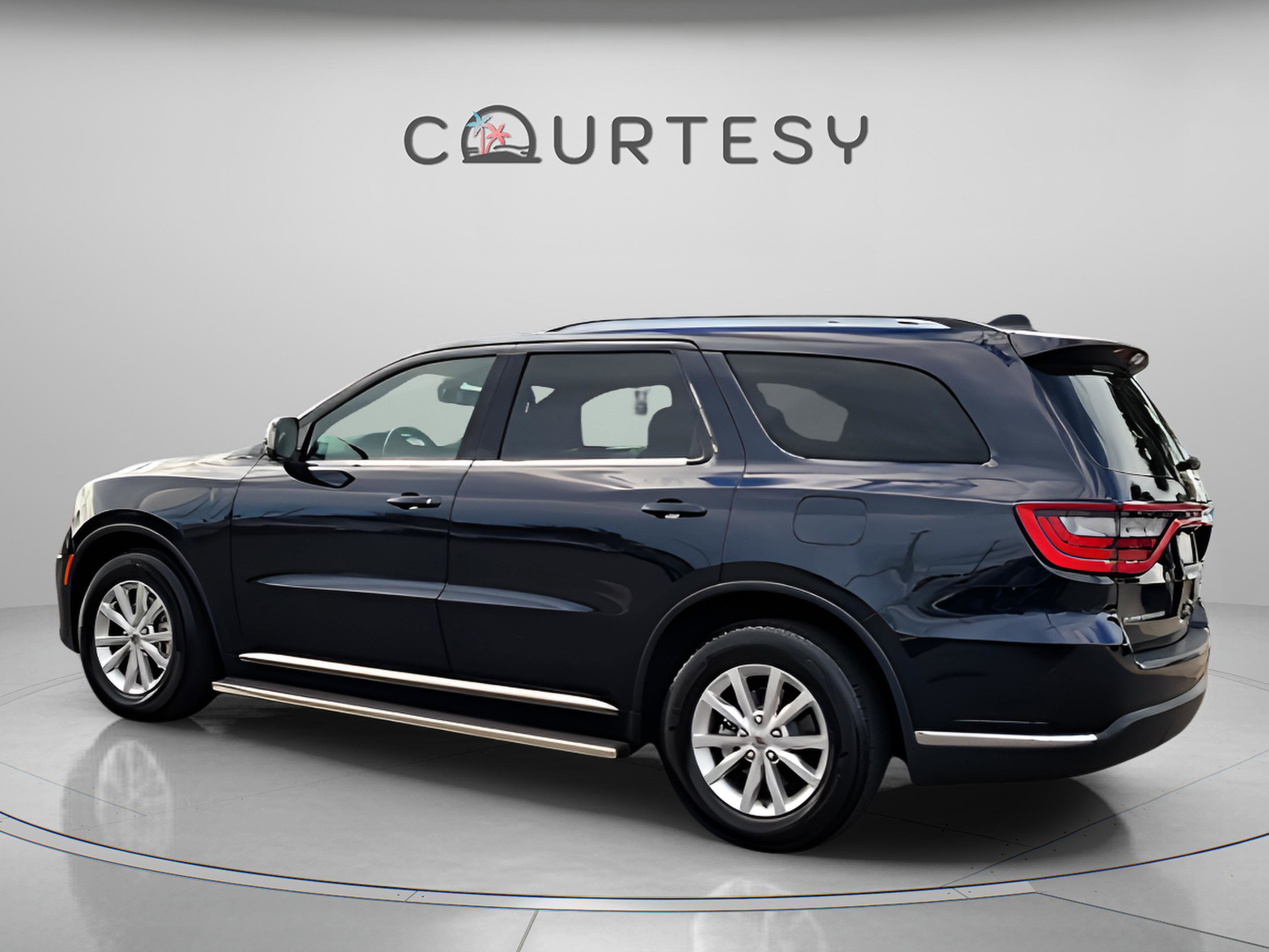 Used 2024 Dodge Durango SXT w/ 3rd Row Seating Group image 3