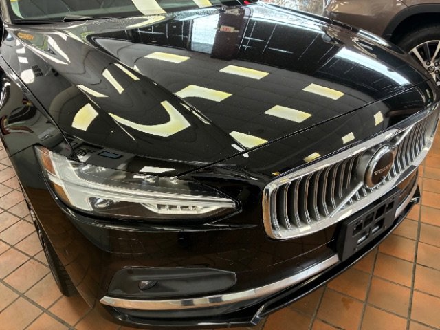 Used 2023 Volvo S90 B6 Plus image 2